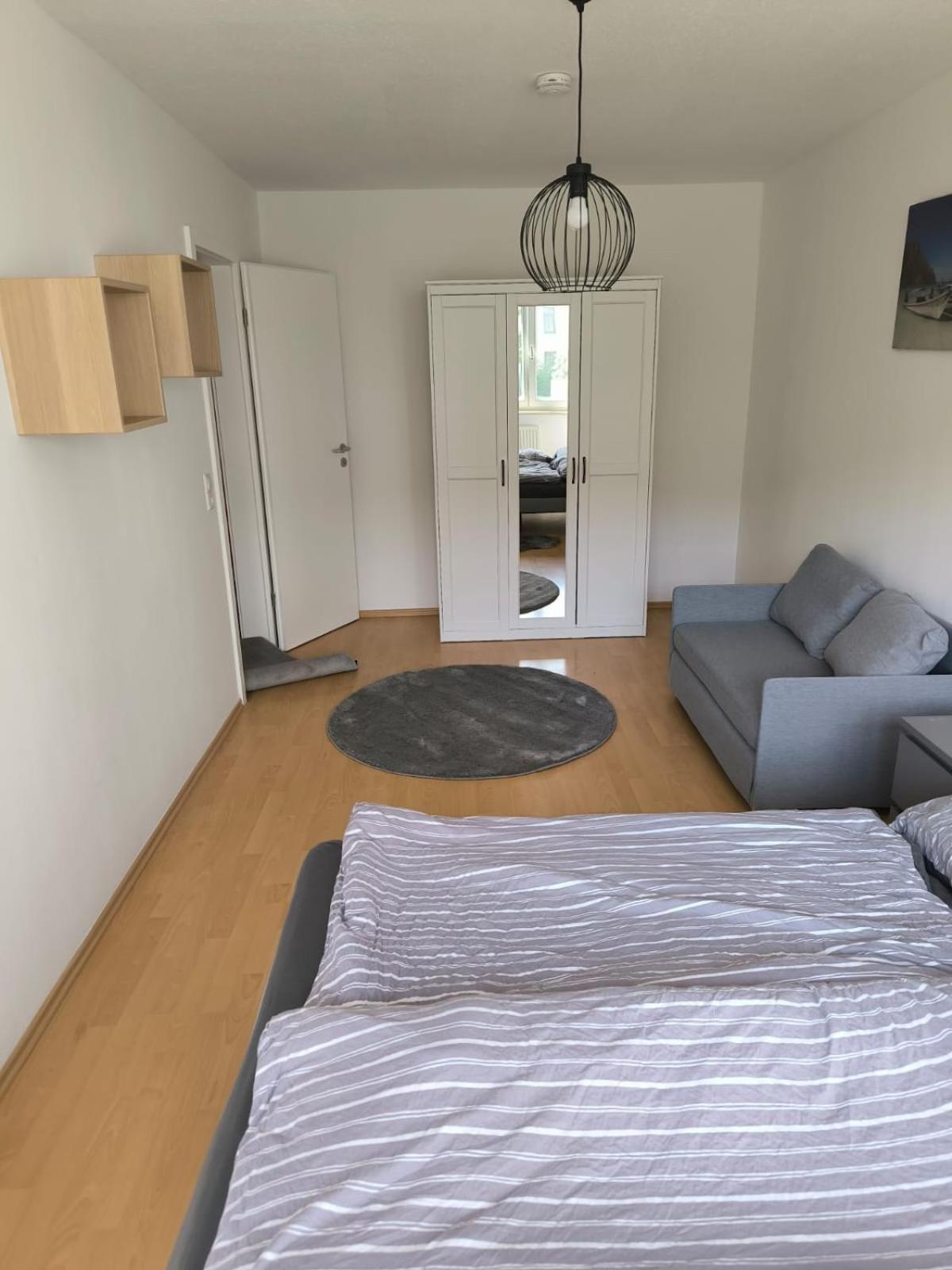 Ruhige 2 Zimmer Mit Balkon Unweit Vom Panometer *