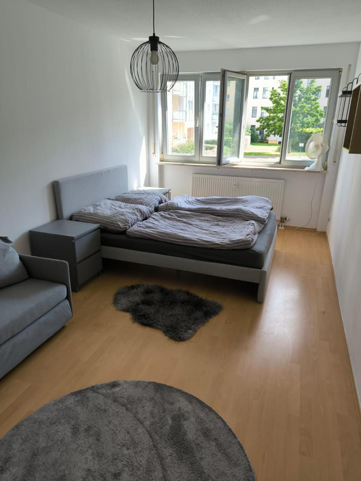 Ruhige 2 Zimmer Mit Balkon Unweit Vom Panometer Apartment *